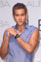 高清组图：彭于晏为手表代言 阳光帅气大秀健美肌肉