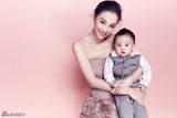 组图：辣妈章龄之携子卖萌 互做鬼脸搞怪可爱