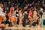 幻灯图集：NBA啦啦队美女美图100张 展运动之美