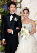 组图：柳真奇太映举行婚礼 众韩星捧场