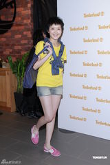 组图：何思谚荣升母亲谋复出 伍允龙避谈钟嘉欣