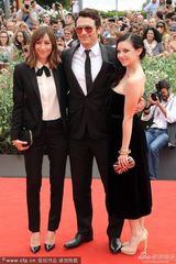 组图：《帕拉托》首映 弗兰科揽美女亮相