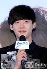 组图：《No Breathing》试映 青春主演齐亮相