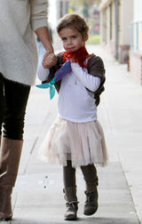 高清组图：杰西卡-阿尔芭街拍白色毛衣搭配长靴