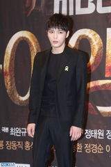 独家高清：金在中林时完帅气宣传《Triangle》