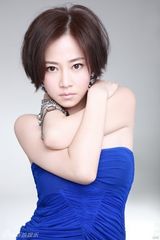 组图：谭卓纯净写真明眸传情 迷人电眼展现神秘魅力