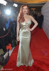 组图：林赛-罗韩低胸曳地长裙亮相新片首映