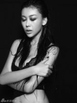 组图：巩新亮写真变冷美人 冰肌“欲”骨身姿撩人
