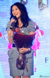 组图：《非常幸运》亮相上海 章子怡调侃找力宏