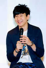 组图：林俊杰害羞谈初恋 奶茶妹妹现身追星