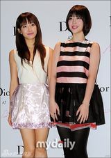 组图：河智苑韩智敏韩艺瑟出席活动装扮时尚