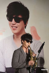 组图：萧煌奇出道10年开唱 预告大秀舞技