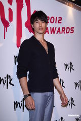 组图：林俊杰获票选人气男艺人 谢谢周杰伦相挺