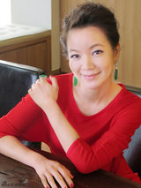 组图：阿雅参加品牌活动 传授翡翠的时尚配搭