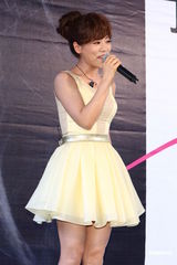 组图：丁当发片牵红线求姻缘 自曝曾被前男友劈腿