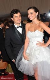 组图：美国时装学院庆典举行 众明星红毯竞艳