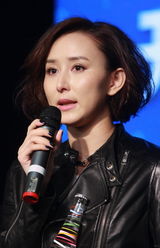 幻灯组图：胡静产后首度亮相 转变身份做监制