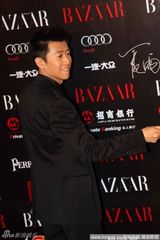 幻灯图：夏雨初为人父亮相芭莎慈善夜 春风得意