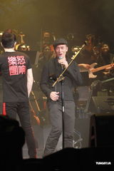 组图：黄贯中开唱未见朱茵 陈豪黄德斌助阵