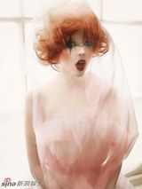 高清组图：超模可可-罗恰登杂志演绎忧郁小丑