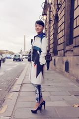 组图：车永莉巴黎时尚街拍 酷雅清新干练自然