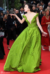 高清图：张雨绮深V裙性感爆乳 戛纳送东方之吻