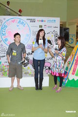 高清图：琦琦曝任达华为女儿学弹琴 MCJin望做父亲