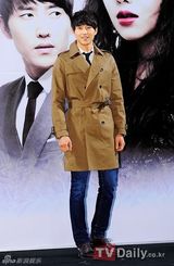 组图：韩星李宥利、郑灿宣传新剧《黄色复仇草》