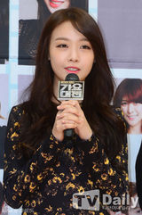 组图：祐荣娜恩泰民等亮相SBS歌谣大典记者会