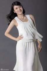 组图：张璇清纯写真公开 白裙飘飘仙女范儿足