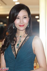 组图：李嘉欣性感亮相优雅妩媚