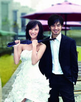 高清：王珞丹携手陈柏霖登封面 俏丽多变演情侣