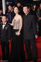 高清图：《最爱》剧组亮相 章子怡妩媚蒋雯丽知性