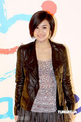 幻灯图集：王菲再现招牌烟熏妆 刘嘉玲黄色唐装雷人