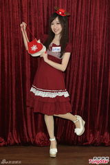 组图：许雅涵领众师妹扮性感 李组长现男人本色