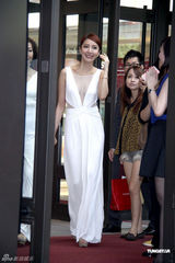 组图：杨谨华性感代言深V薄纱露半球