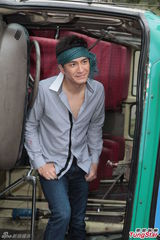 马国明杨怡母亲节拍剧 羡慕郑嘉颖北上捞金(图)