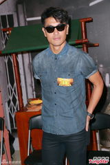 组图：钟嘉欣发生车祸 田蕊妮笑杜汶泽非巨雕