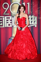 组图：2011国剧盛典红毯 邓萃雯韩彩英红裙夺目