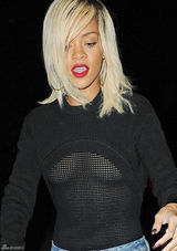 高清组图：蕾哈娜透视装出街 爆乳凸点不惧走光