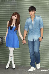 组图：罗志祥被封“大雕”很得意 与王心凌合拍MV