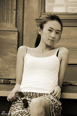 组图：童瑶蒙特利尔街拍  再度延续自然森女风