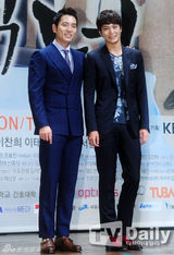 组图：朱元文彩媛新剧《Good Doctor》发布