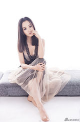 组图：杨蓉全新写真 轻纱曼舞演绎极致动人