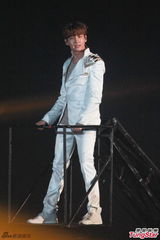 组图：东方神起开唱 劲歌热舞粉丝high不停