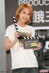 组图：杨丞琳潘玮柏合拍广告 相互吐槽交情好