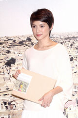 组图：李心洁出书谈结婚历程 夫婿彭顺VCR表心迹