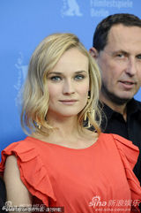 高清：《未知》发布会 黛安-克鲁格红裙娇艳受热捧