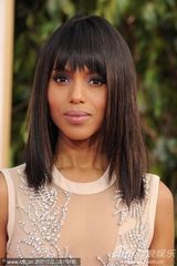 组图：“姜戈”女星凯丽-华盛顿镂空裙拘谨