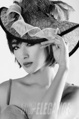 组图：万茜全新写真夏日享受惬意时光